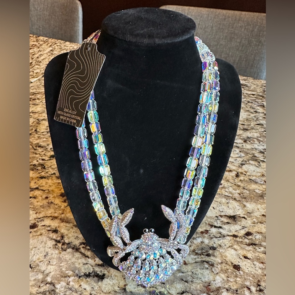 🩶EYE CANDY LARGE SPIDER STATEMENT NECKLACE - NWT🩶